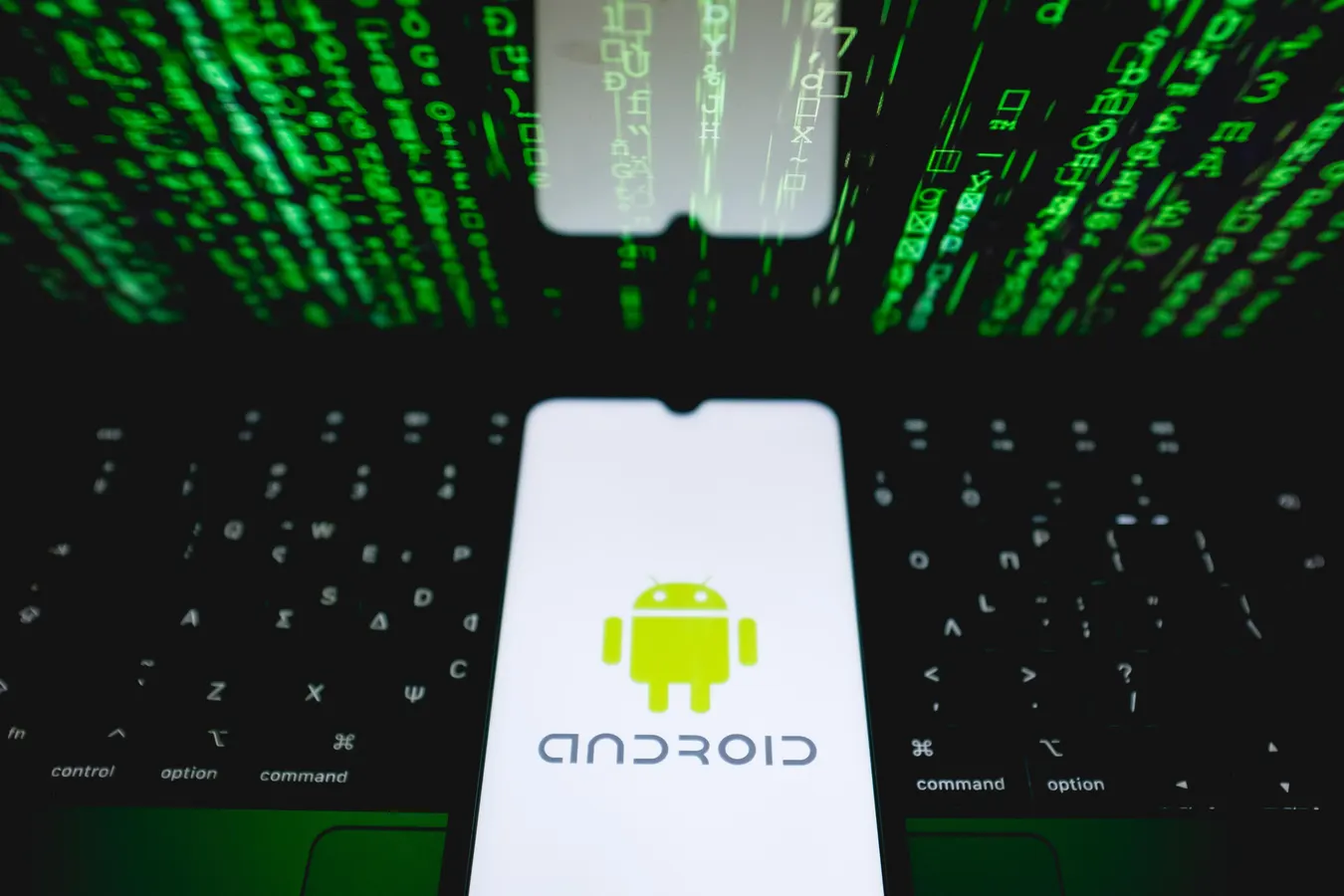Hacking Android